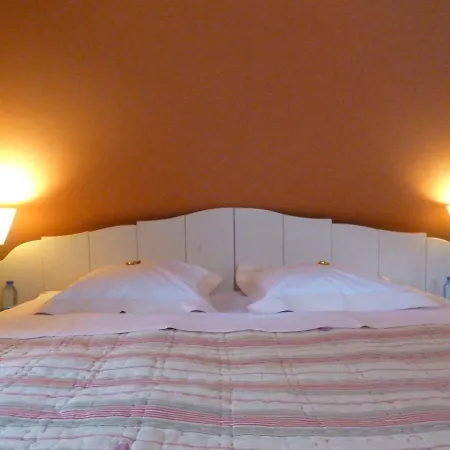 D'hotes Les Augustins - Parking Securise - Borne De Recharge Bed and Breakfast